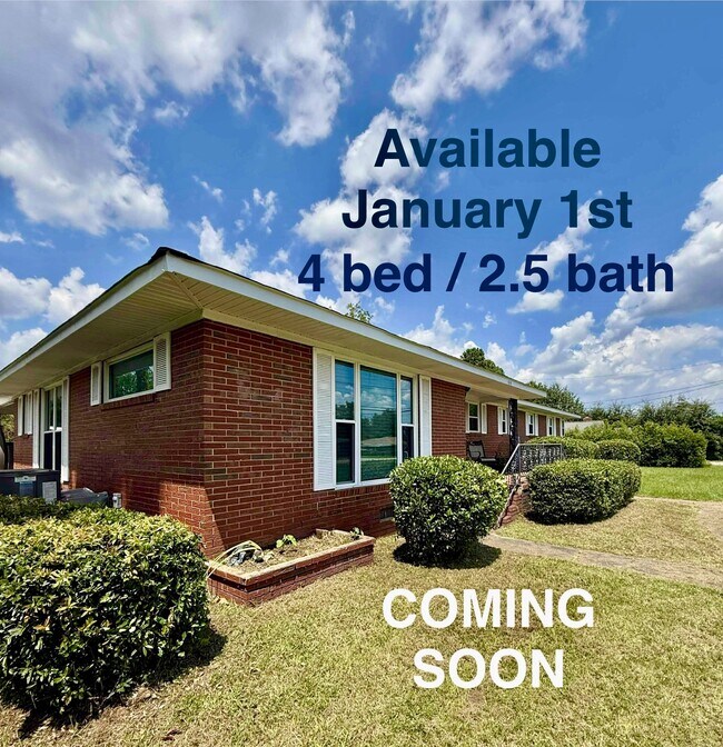 Building Photo - 614 Camellia St N E