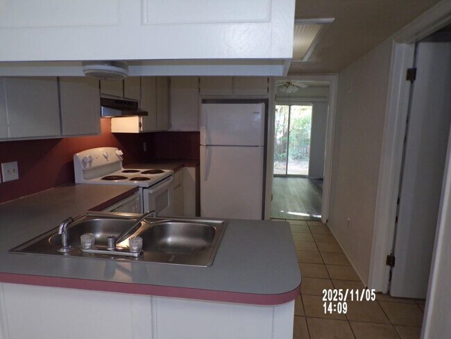 Building Photo - 2905 NE Tortoise Dr