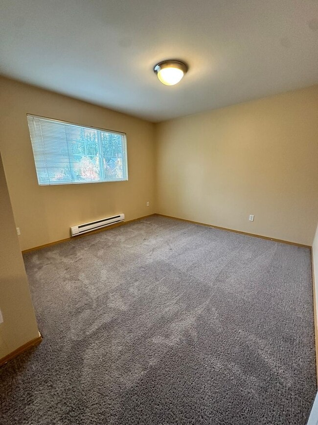 Building Photo - 2Bd/2.5Ba Maple Valley Townhouse