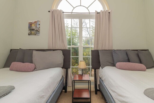 Building Photo - 4235 King Arthur Pl