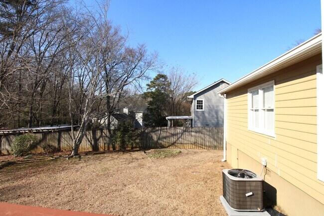 Building Photo - Awesome 3 bedroom home in a great area!