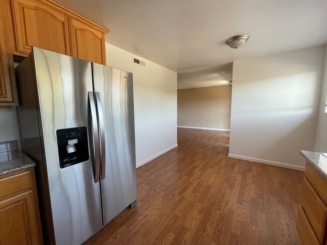 Building Photo - 3 Bedroom unit available in Hayward!