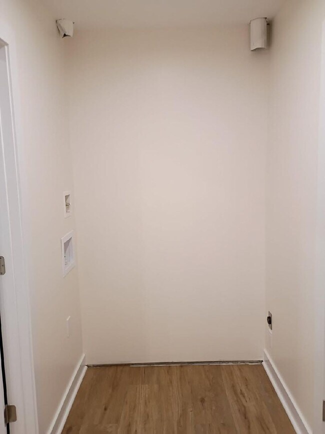 Building Photo - 808 Sherman St