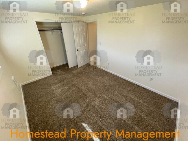 Building Photo - 672