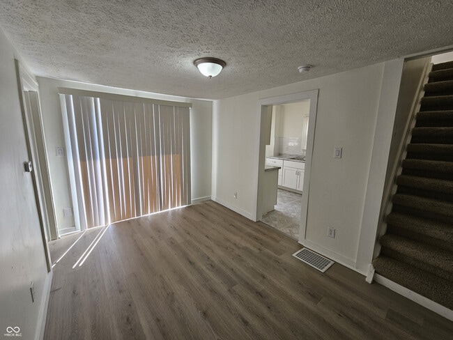 Building Photo - 835 Tecumseh St