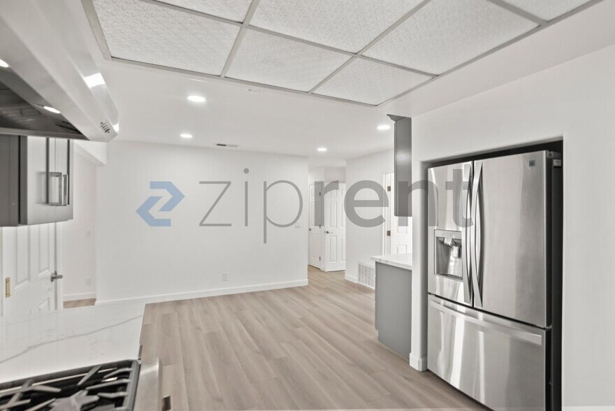 Building Photo - 3068 Nightingale Pl