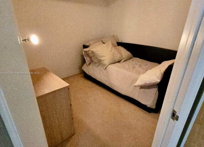 Building Photo - 6423 Collins Ave