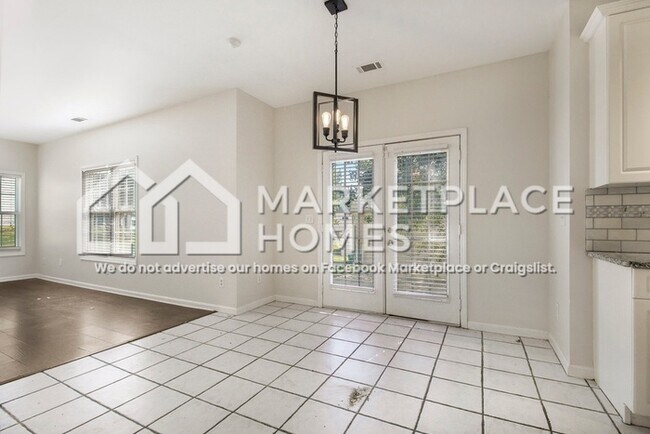 Building Photo - 5035 Villas Terrace