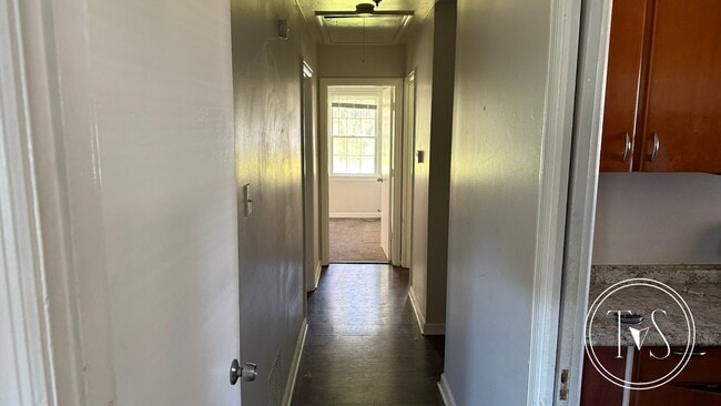 Building Photo - NEWLY UPGRADED 3 BED/2 BATH HOME