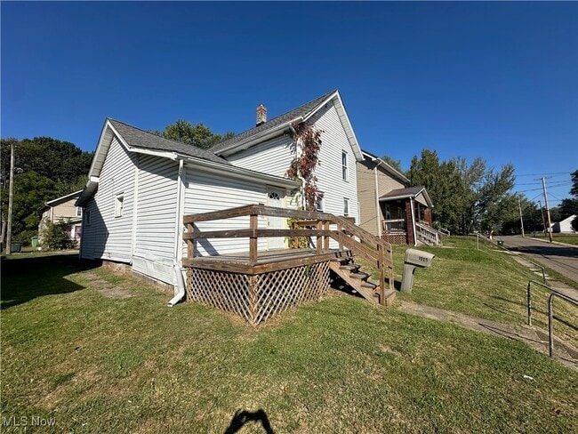 Building Photo - 1915 Maple Ave NE
