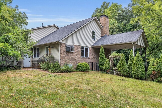 Building Photo - 5535 Thalman Dr