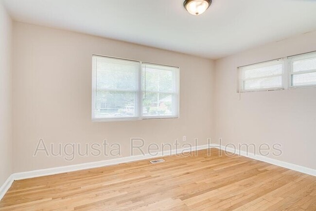 Building Photo - 2004 Shark Dr