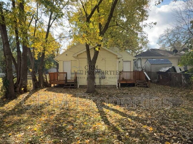 Building Photo - 1528 E Gimber St