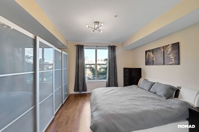 Building Photo - Charming 1.5BR Condo in Englewood