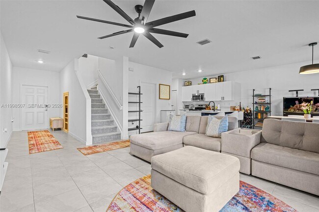 Building Photo - 4917 Oakmont Dr