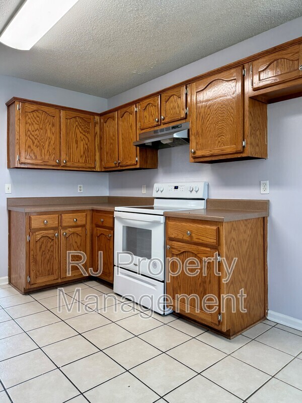 Building Photo - 5353 Farm Ridge Dr