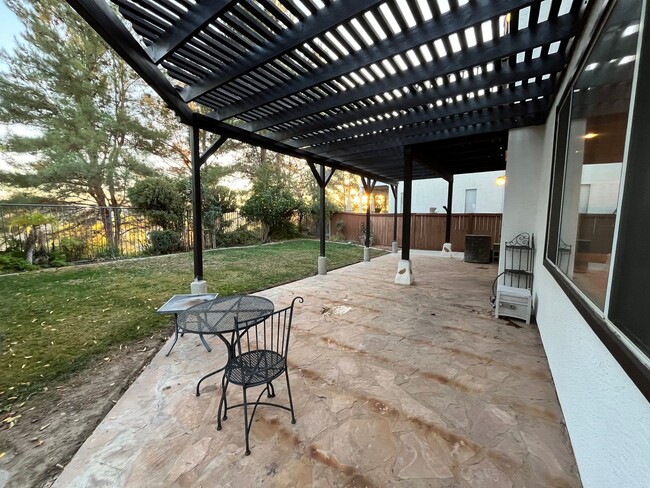 Building Photo - AVAILABLE NOW! 4 BED / 3 BATH TEMEKU HILLS HOME FOR RENT! LARGE BACKYARD + AMENITIES GALORE!