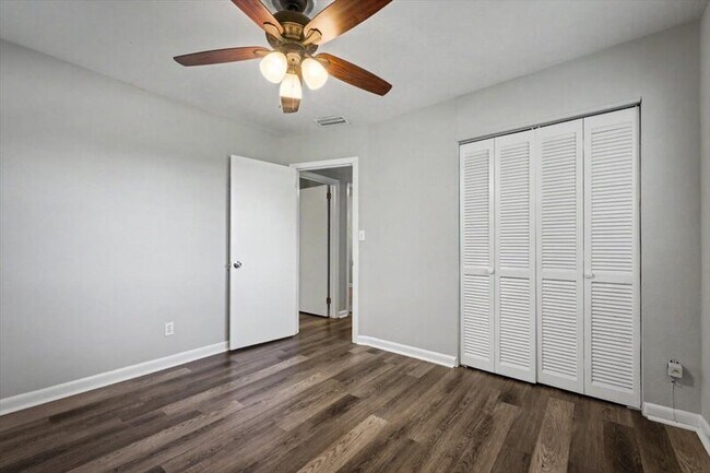 Building Photo - 7010 Arques Rd