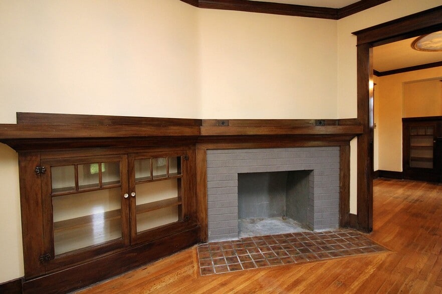 Building Photo - 141 NE Bryant St