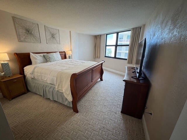 Master bedroom - King size bed - 1415 Ocean Shore Blvd