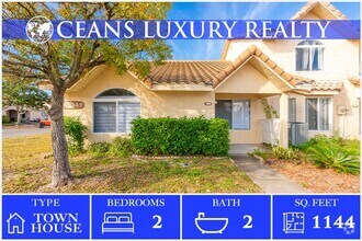 Building Photo - TOWNHOMES WEST, PORT ORANGE!