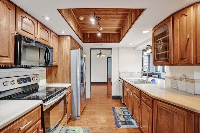 Building Photo - 5380 SW 8th Ct