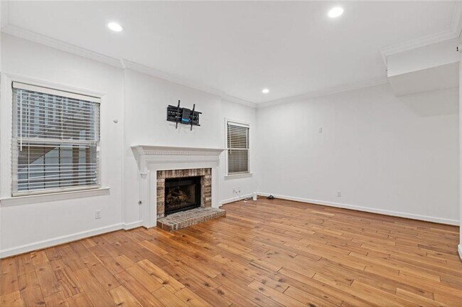 Building Photo - 2328 Defoors Ferry Rd NW