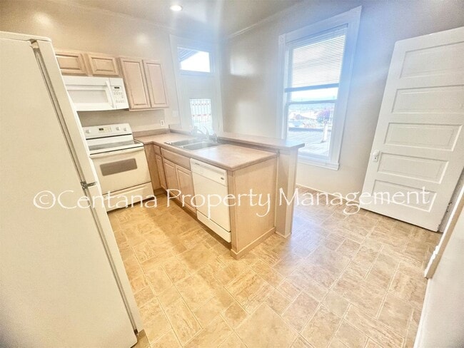 Building Photo - 646-648 S Montana