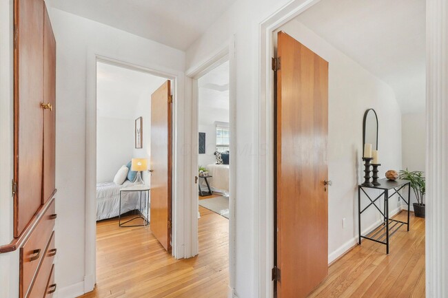 Building Photo - 909 S Roosevelt Ave