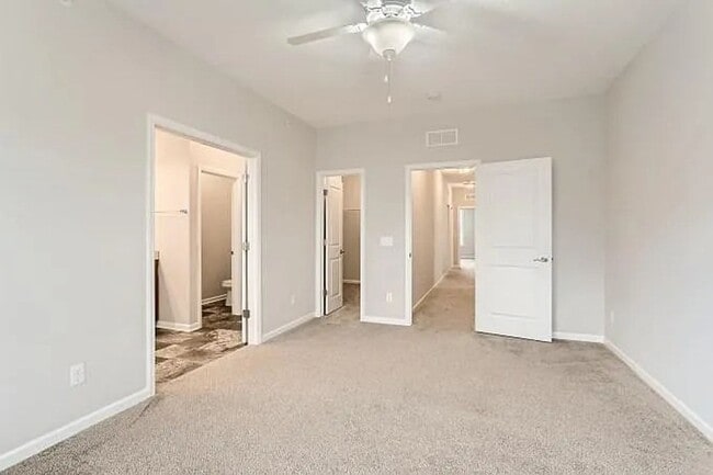 Building Photo - Beautiful Updated Townhouse- Maple Grove