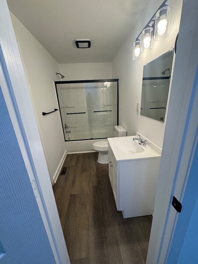 Building Photo - 227 Lewis St