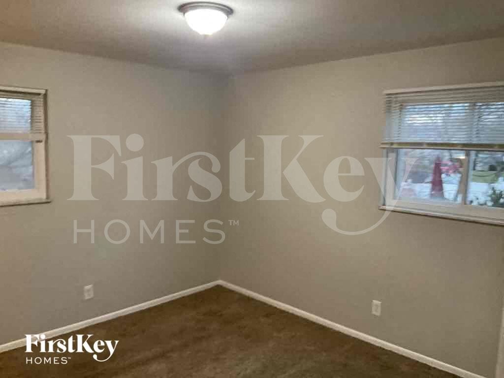 Building Photo - 1745 Pinebluff Ln