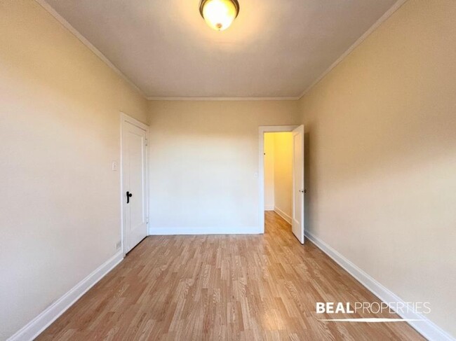 Building Photo - 1 bedroom in CHICAGO IL 60625