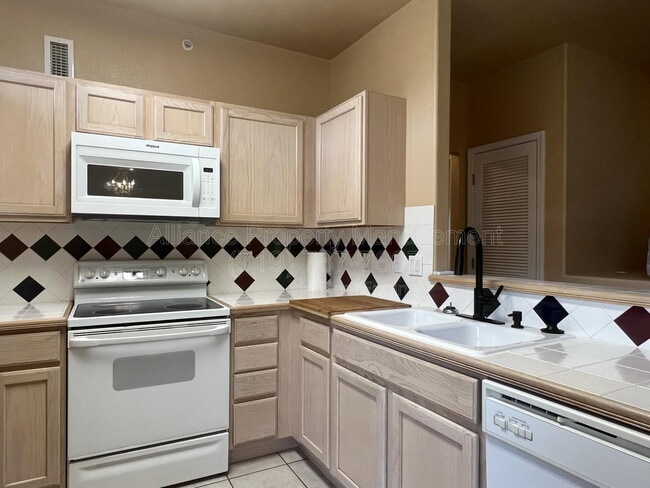 Building Photo - 3380 Apogee View