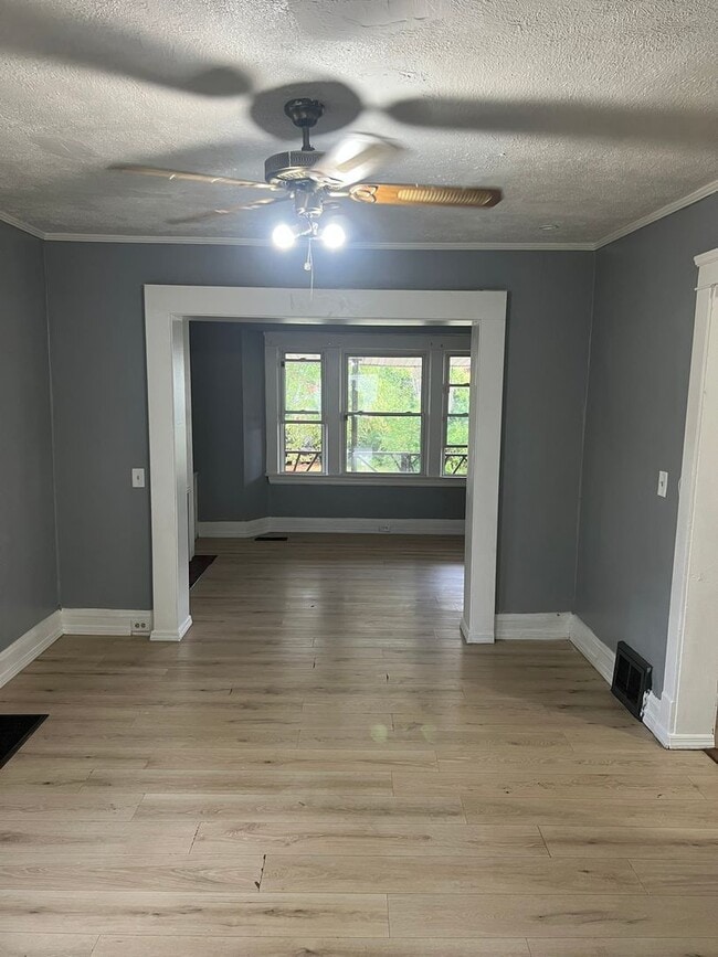 Building Photo - 4 Bedroom Single Family in Cleveland ,Ohio