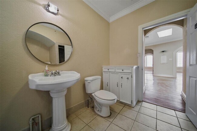 Building Photo - 5208 Harrisburg Blvd