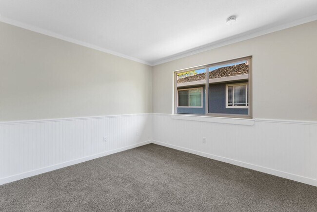 Building Photo - 1355 42nd Ave
