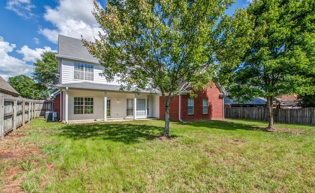 Building Photo - 9461 Hickory Dr