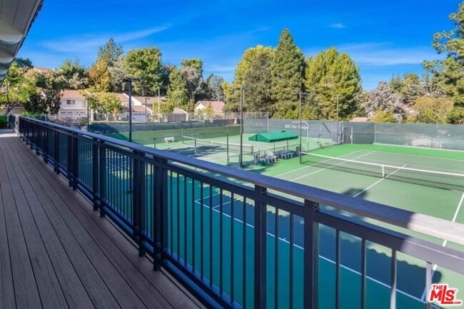 Building Photo - 10221 Briarwood Dr