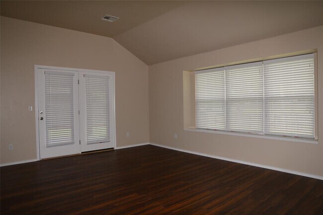 Building Photo - 905 Renita Way