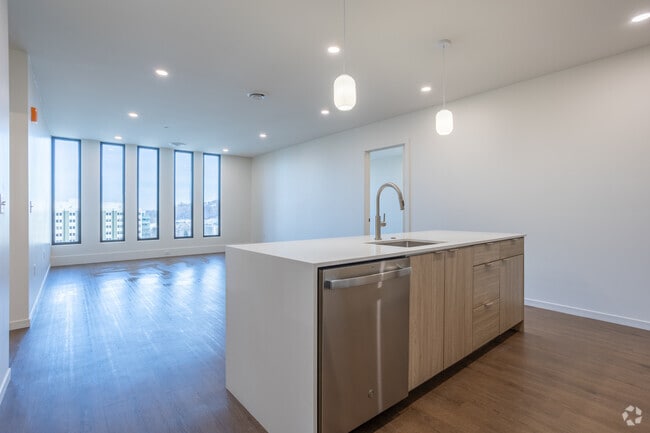 Interior Photo - 111 Lyon