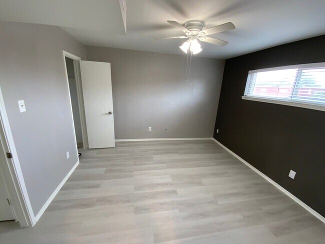 Building Photo - 6402 Del Monte Dr