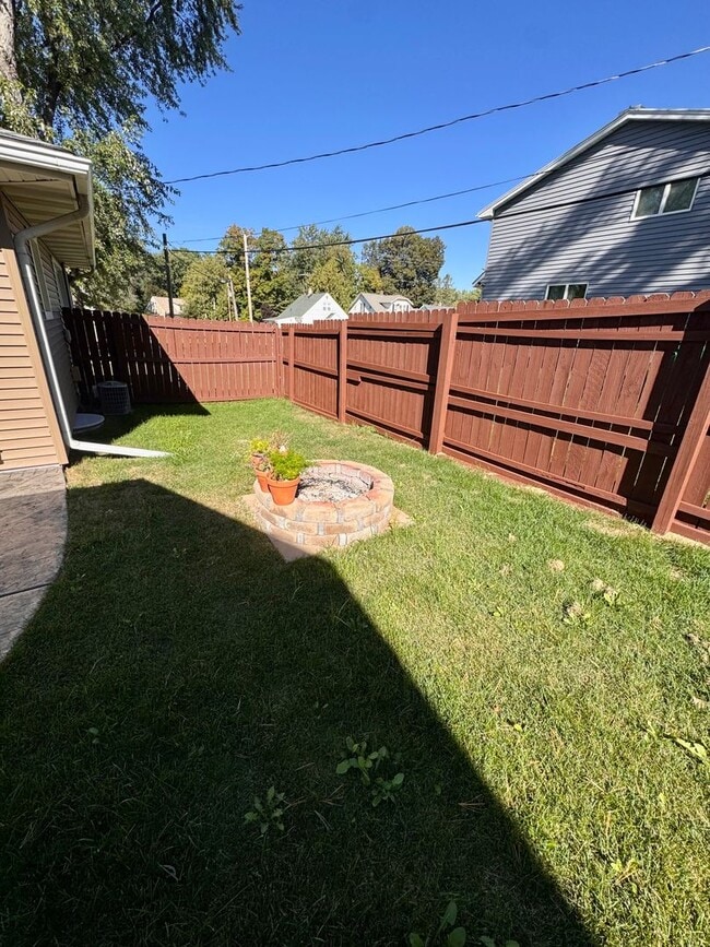 Building Photo - Single Family Home in Edgerton, WI