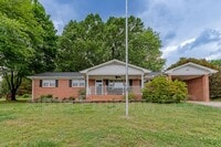 Building Photo - 109 Roberts Cir