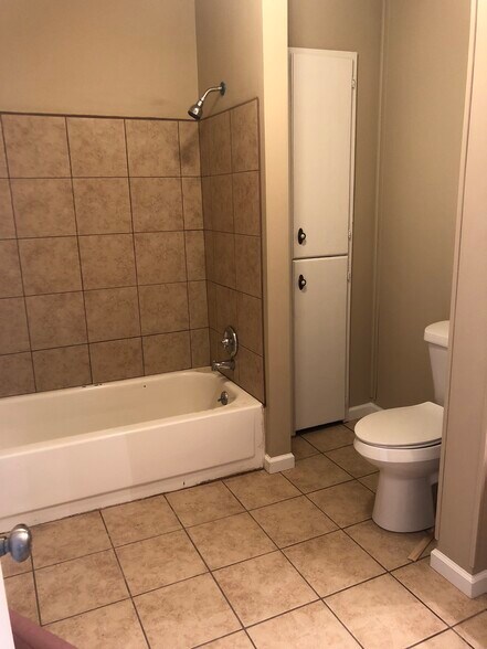 Building Photo - 3273 Berent St