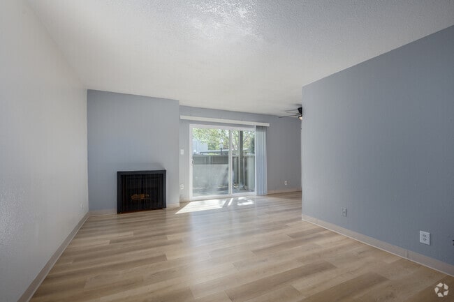 1BR, 1BA - 600SF - Living Room - Cottage Bay Apartments