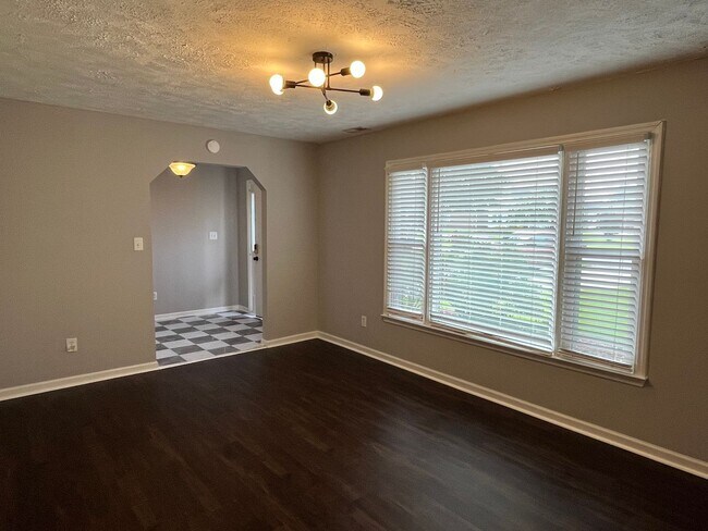 Building Photo - Stunning Tri-level Home on Cul-de-sac