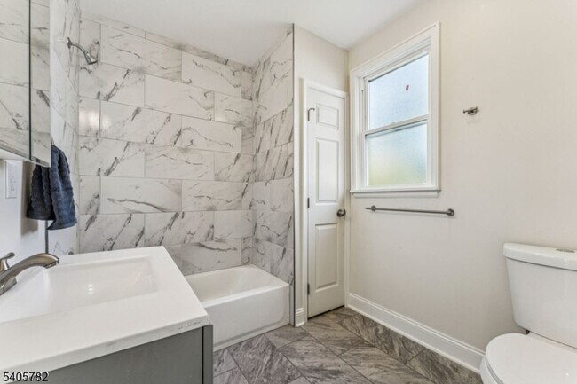 Building Photo - 786 S Main St