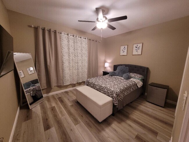 Building Photo - 6605 N 93rd Ave