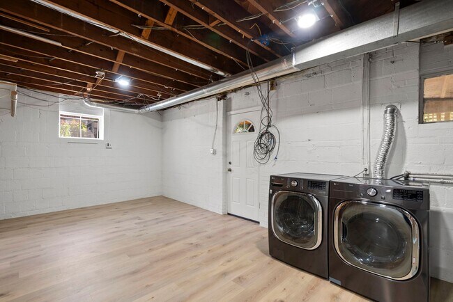 Building Photo - 3 Bed 2.5 Bath - Bethesda Split Level Single Family - Move In Ready